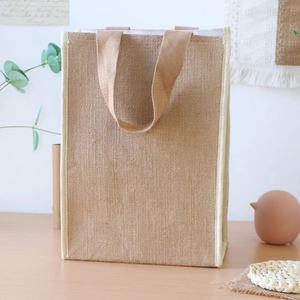 กระเป๋าเก็บความเย็นสำหรับอาหาร ทำจากผ้ากระสอบเคลือบฟิล์มอะลูมิเนียมลายป่าน ใช้สำหรับใส่เค้ก อาหารกลางวัน ใช้ได้ทุกวัน สำหรับเดินทาง ปิกนิก  สามารถสกรีนโลโก้ได้ - Product Image 6