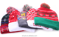 Cappello di Natale a LED caldo che illumina il cappello per le vacanze carino con fiocchi di neve di renna cappello rosso lavorato a maglia berretto di natale