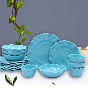Set <span class=keywords><strong>di</strong></span> Stoviglie in Melamina Senza BPA - 12 Pezzi, <span class=keywords><strong>Piatti</strong></span> e Ciotole in Plastica Resistente per Esterni, Servizio per 4 - Product Image 6