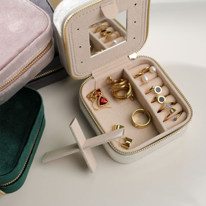 Boîte à bijoux en velours personnalisée, étui de voyage avec initiales, impression dorée, organisateur de bagues et boucles d'oreilles, <span class=keywords><strong>cadeau</strong></span> de mariage pour demoiselle d'honneur - Product Image 6