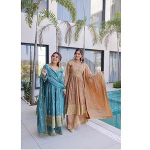 Ensemble Sharara de qualité supérieure pour femmes, avec broderies riches, tissu doux et coupe confortable, idéal pour les tenues de soirée, destiné à l'exportation - Product Image 1