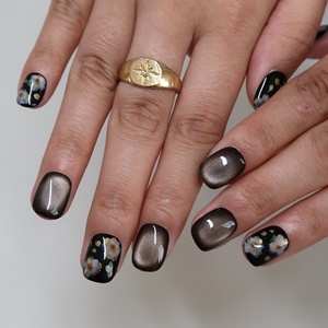 <span class=keywords><strong>Uñas</strong></span> postizas cuadradas <span class=keywords><strong>de</strong></span> acrílico negro dorado vintage <span class=keywords><strong>con</strong></span> efecto acuarela floral, ojo <span class=keywords><strong>de</strong></span> gato metálico, flor <span class=keywords><strong>de</strong></span> acuarela y puntos <span class=keywords><strong>de</strong></span> lámina dorada - Product Image 3