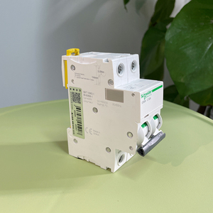 เบรกเกอร์ขนาดเล็กของใหม่32A IC65N Acti9 1P A9F18132อุปกรณ์ป้องกันพลาสติกขนาดเล็ก - Product Image 2