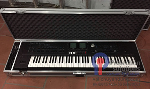 Professional Grade Plywood Flight Case with 4 Swivel Wheels and <b>Large</b> Handles for Mixer and Audio Equipment Protection - Product Image 6