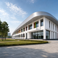 Bâtiment scolaire en structure métallique, sections en H boulonnées, murs à panneaux isolants, bandes à double vitrage, options de toiture préinstallée pour panneaux solaires