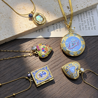 Collier en acier inoxydable de styles variés avec perles naturelles, breloque de Noël, pendentif médaillon vintage 'Maman' en forme de livre, prêt à porter, vente en gros