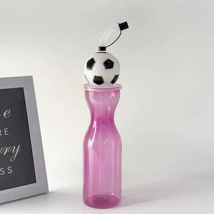 Bouteilles d'eau de sport créatives, nouveau gobelet en forme de ballon de football, boutique de lait, boisson froide, bouteille de jus, paille en plastique transparente jetable - Product Image 3