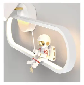 अंतरिक्ष यात्री दीवार लैंप बच्चों के बेडरूम बेडसाइड एलईडी क्रिएटिव स्टाररी स्काई प्रोजेक्शन आइल वॉल लैंप आंतरिक लाइट