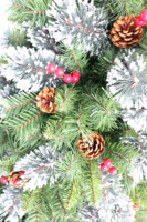 Sapin de Noël artificiel vert de 210 cm avec base articulée, aiguilles de pin en PVC et baies, décoration d'intérieur tendance