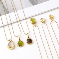 GemIsIand Collier Pendentif Vintage Romantique Élégant Haut de Gamme Luxe Léger en Pierre Naturelle et Cuivre Plaqué Or avec Chaîne Maille Forçat pour Pull