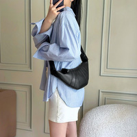 Sac Croissant Sophistiqué en Cuir d'Agneau Première Couche de Qualité Supérieure ; Style Urbain Décontracté et Pratique pour le Travail