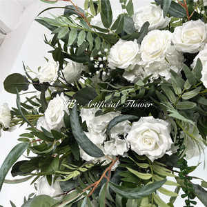 Arche florale géante personnalisée en roses artificielles pour les arrangements d'arche de mariage en extérieur - Product Image 5