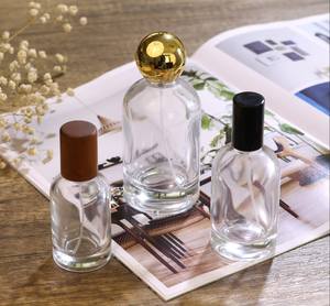 Boîte avec logo personnalisé Flacon de parfum de 30ml Couleur ambre claire 50ml 100ml Flacon de parfum en verre à sertir - Product Image 5