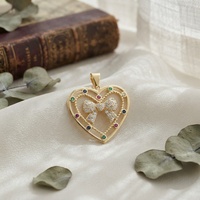 Collier Pendentif Cœur Nœud en Laiton Plaqué Or 14K avec Breloque CZ Colorée et Design Creux pour Femmes et Filles – Accessoire de Mode Idéal