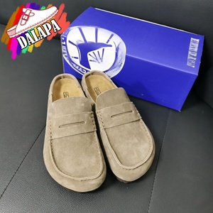 Mocassini Stile Birkenstock, Casual Retrò in Camoscio Opaco con Logo del Brand in Rilievo, Ciabatte Estive e Autunnali da Esterno - Product Image 2
