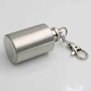 Mini-flasque isotherme en acier inoxydable avec isolation thermique et accessoire porte-clés, capacité 1 oz, anti-fuite, écologique - Product Image 2