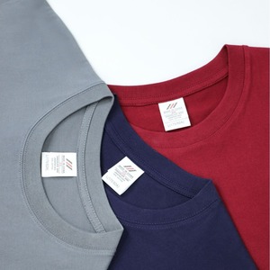 เสื้อยืดแฟชั่นคุณภาพสูง ผ้าฝ้าย 100% หนัก 230 กรัม ทรงปกติ ผ้าถักเนื้อแน่น พิมพ์ลายโลโก้หรือข้อความตามสั่งด้วยเทคนิคซิลค์สกรีน - Product Image 4