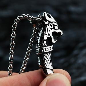 Yunnique – collier avec pendentif tête de loup en acier inoxydable pour hommes, design animal géométrique, bijoux cadeau - Product Image 1