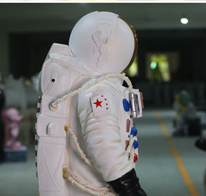 Statua a grandezza naturale dell'astronauta della vetroresina della resina della decorazione del planetario per l'ornamento del salone - Product Image 2