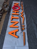 Lettres en acrylique massif personnalisées de 25 mm d'épaisseur avec face en film allemand |   Artisanat de haute qualité pour la signalétique et l'affichage de logos