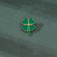 Vente en gros d'épinglettes porte-bonheur en métal émaillé d'épingles d'insigne souple fabricant de broches trèfle à quatre feuilles épinglettes en émail doux