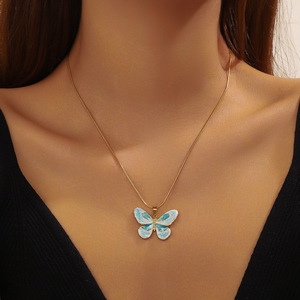 Múltiples diseños de moda mariposa azul acero inoxidable mujeres collar oro PVD venta al por mayor océano colgante joyería collar de moda - Product Image 2