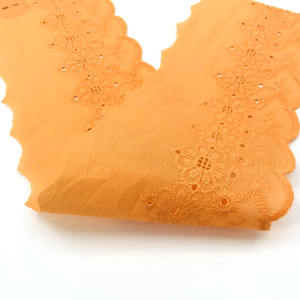 Nuevo diseño algodón bordado diamantes de imitación y red encaje pluma encarnada tela de encaje de tul con <span class=keywords><strong>margaritas</strong></span> - Product Image 4