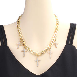 Collar con colgante de cruz de oro con diamantes incrustados para la fe y la oración, joyería de moda. - Product Image 1