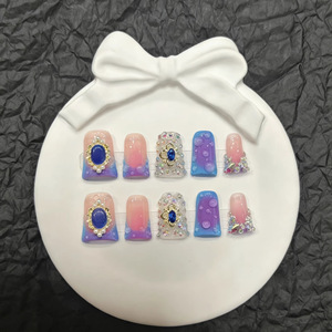 <span class=keywords><strong>Luna</strong></span> crea pegatinas de uñas artísticas hechas a mano, doradas y moradas, con forma de pico de pato y flores realzadas a mano, que son de ensueño. - Product Image 3