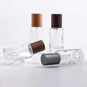 Botella de Perfume Liang Rui Si Eau De Parfum de 20 ml, Botella de Vidrio Transparente con Pulverizador y Tapa Plateada, Envase de Perfume de Estilo Clásico - Product Image 2