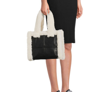 Bolsos de mano de piel peluda de invierno <span class=keywords><strong>Bolso</strong></span> de mano de Sherpa de peluche pequeño de lana suave de felpa para damas - Product Image 2