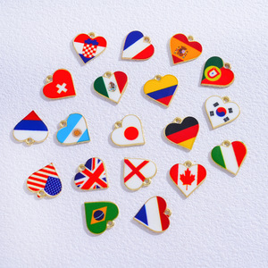 Pendentif en forme <span class=keywords><strong>de</strong></span> cœur avec drapeaux des États-Unis, du Canada, du Mexique, <span class=keywords><strong>de</strong></span> la France, <span class=keywords><strong>de</strong></span> l'Allemagne, du Brésil, <span class=keywords><strong>de</strong></span> l'Espagne, du Royaume-Uni pour la création <span class=keywords><strong>de</strong></span> bijoux DIY - Product Image 4
