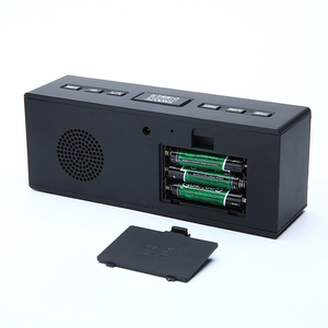 ساعة منبه رقمية حديثة مزدوجة مع شاشة LED لعرض الوقت، تعمل بالبطارية أو بالكهرباء، مع إضاءة ليلية تعمل بالصوت ومؤقت للمكياج - Product Image 5