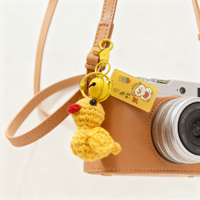 Porte-clés animaux au crochet faits main, poupées de dessin animé tricotées mignonnes pour sacs, jouets artisanaux pour enfants, cadeau idéal pour adolescents, canard au crochet