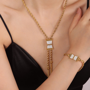 2024 ใหม่ 18K Pvd Gold Platedทําให้เสื่อมเสียฟรีWaterdropสแตนเลสพู่แฟชั่นสร้อยคอต่างหูชุดเครื่องประดับสําหรับผู้หญิง - Product Image 1