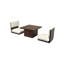 Ensemble de sièges au sol de style japonais, table basse et chaises Zaisu rembourrées, revêtement en noyer brun foncé