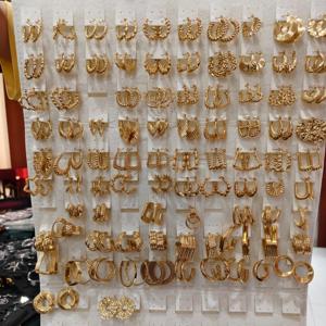 250919 XUPING Aretes de Moda para Mujer Joyería al por Mayor Gruesos sin Piedras Cobre Ecológico Bañados en Oro Tipo Argolla - Product Image 1