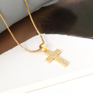 Elegante Collar de Acero con Incrustaciones de Oro para Mujer, Diseño Cruzado, Ajuste Universal - Product Image 3