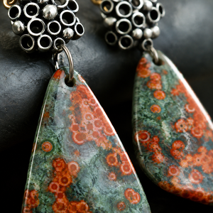 Orecchini Pendenti Vintage Multicolore a Triangolo e Goccia con Motivo Floreale in Pietra per Donne - Product Image 4