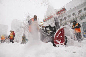 New Factory Direct Sale Hand Push Snow Blower Snowplow 15HP Gasoline Engine 200kg Snow <b>Throwing</b> Equipment 1 Year Warranty - Product Image 6