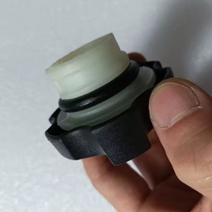 Tapa de Aceite de Motor Hyundai 26710-37400, Pieza de Repuesto para Vehículos de Trabajo Mediano-Pesado - Product Image 2
