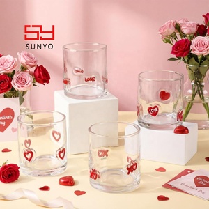 Vasos de 13.5 oz con Forma de Corazón, Vasos de Vino sin Tallo Estilo Antiguo, Vasos con Iconos del Día de San Valentín para Jugo, Whisky, Cócteles y Café - Product Image 1