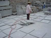 Dalles de pavés en granit gris argenté clair à prix avantageux, 200x400 mm, finition martelée et flammée, pour patio, allée, rue