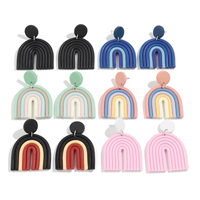 Boucles d'oreilles pendantes géométriques en argile polymère souple de haute qualité, motif arc-en-ciel, pour femme, couleurs assorties