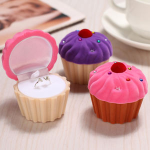 Boîte à bijoux en velours floqué en forme de gâteau pour cadeau de demande en mariage, pendentif enfant, chaîne, emballage - Product Image 1