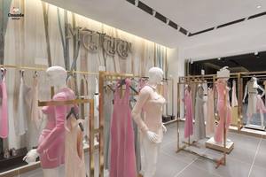 Aménagement complet de boutique de vêtements pour femmes, design de magasin de luxe, fournisseur de mobilier d'exposition sur mesure, acier inoxydable, MDF, respectueux de l'environnement - Product Image 3