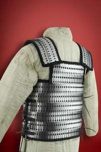 Plaque métallique lamellaire médiévale Rehance disponible en toutes tailles, cuir, plaque de poitrine - Product Image 4