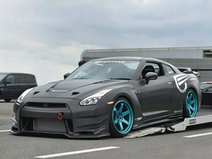 Lightweight Matte Carbon Fiber Hood for Nissan GTR R35 2008-2016 Overtake Style <b>Vented</b> Engine Cover - Product Image 5