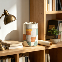 Pot de fleurs en résine peint à la main, motif géométrique coloré, bord ondulé, forme irrégulière, motif abstrait rétro, vase décoratif d'intérieur