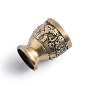 Coupe royale en laiton de haute qualité, style vintage, design fantaisie en relief - Product Image 4